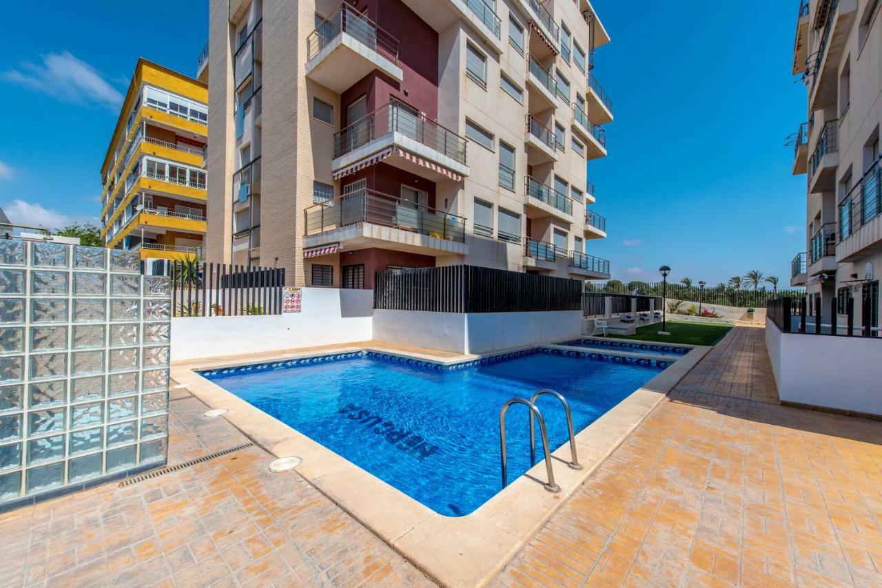 Punta Prima Homes 托雷维耶哈 外观 照片